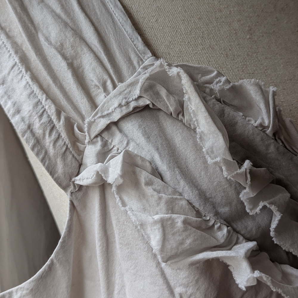 Banana Republic XL Cream Beige Ruffle Blouse Sleeveless 100% Cotton Romantic Top - Picture 3 of 11